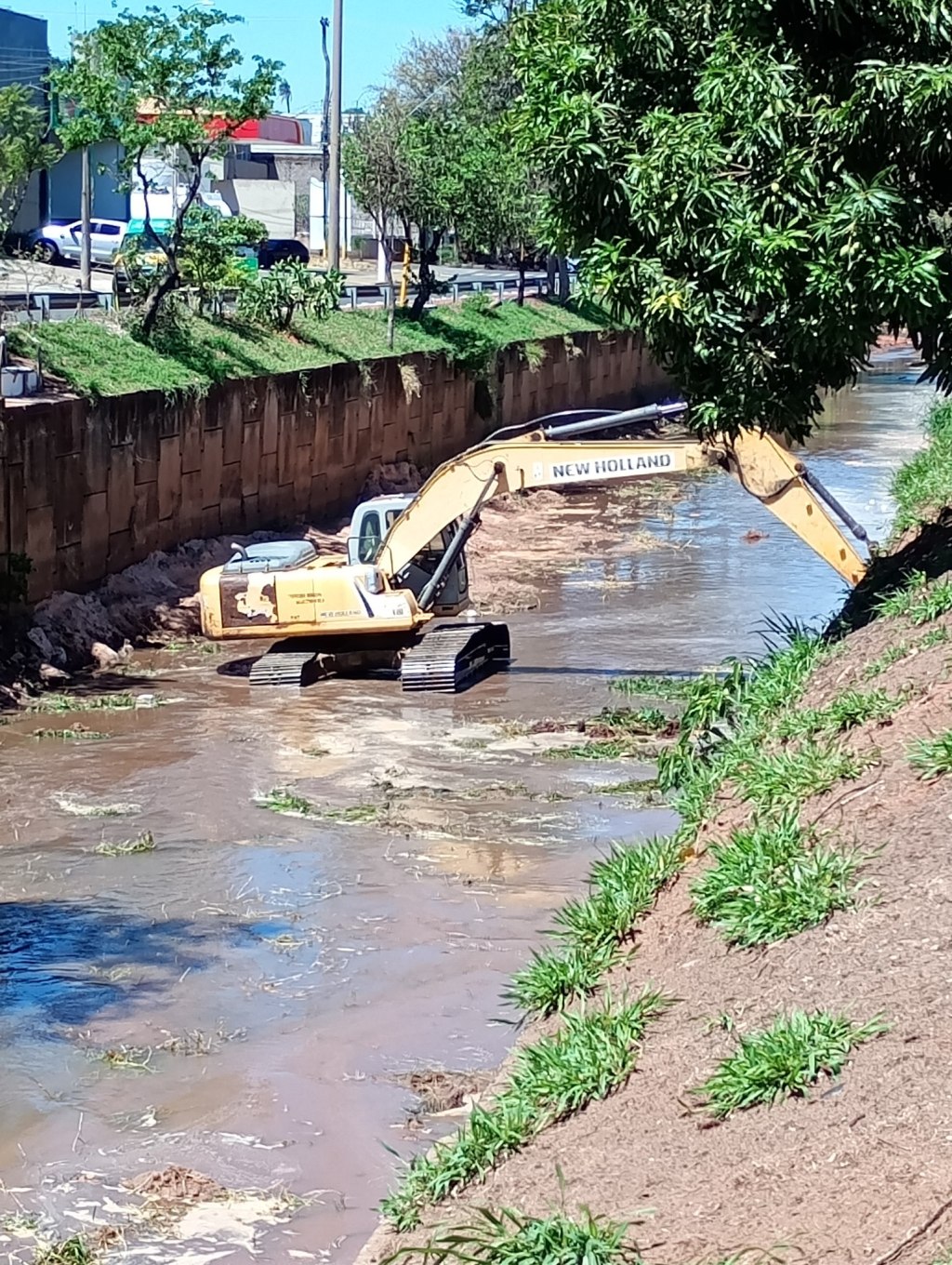 Governo Suéllen Rosim ignora Rio Batalha e inicia dessassoreamento no Rio Bauru, que não abastece a&nbsp;cidade