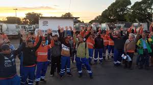 Terceirização da coleta de lixo em Bauru levanta críticas e preocupa população